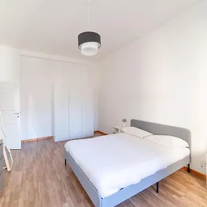 Hbhall Residenze Darsena Mediolan